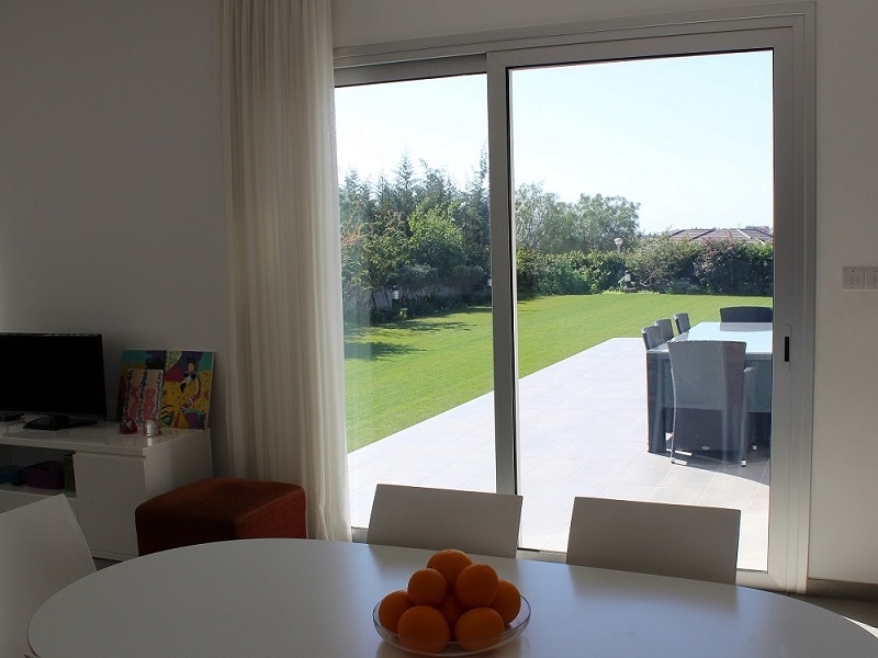 Informal Dining Area / Kitchen view to Patio / Garden