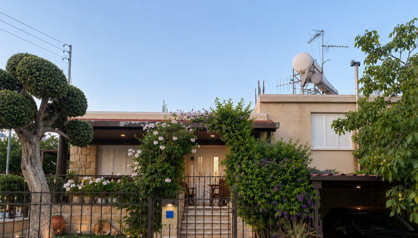 LKIV-ARESB-7981 SPACIOUS 3 BEDROOM HOUSE WITH STUDIO APARTMENT IN KIVIDES