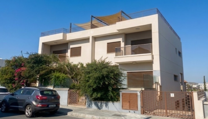 LATH-HRESB-7995 5 BEDROOM SEMI-DETACHED FAMILY HOUSE IN AGIOS ATHANASIOS 