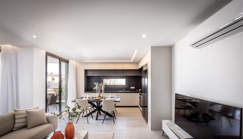 LCEN-AKALM1-8086 FULLY EQUIPPED 2 BEDROOM APARTMENT IN LARNACA CENTER - READY TO MOVE